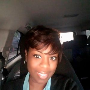 Meet your Posher, Dynisha